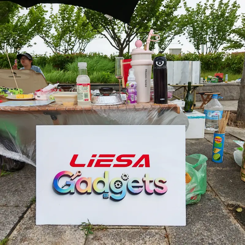 LIESA Gadgets organizuje zespół zajmujący się kempingiem na świeżym powietrzu, aby zjednoczyć zespół w ramach globalnej działalności związanej ze sprzętem czyszczącym